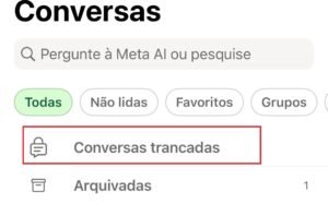 Interface de conversas do WhatsApp com um quadro vermelho destacando o acesso à pasta "Conversas trancadas" abaixo da barra de pesquisa.