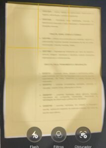 Ajustando o recorte do documento escaneado gratuitamente no iOS.