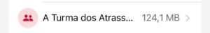 Detalhe do uso de memória no WhatsApp mostrando o grupo "A Turma dos Atrass..." ocupando 124,1 MB de armazenamento.