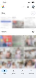 Interface principal ao usar o Google Photos no iPhone com galeria organizada