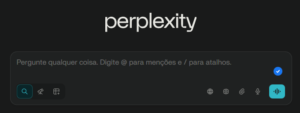 Interface da barra de pesquisa do Perplexity AI com o campo de texto 'Pergunte qualquer coisa' e ícones inferiores para seleção de modo, foco de busca, anexo de arquivos e entrada de voz.
