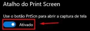 Menu de configuração do Windows com a chave "Ativado" ligada para a opção "Use o botão PrtScn para abrir a captura de tela", destacada em um quadro vermelho.